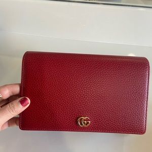 Gucci wallet on chain